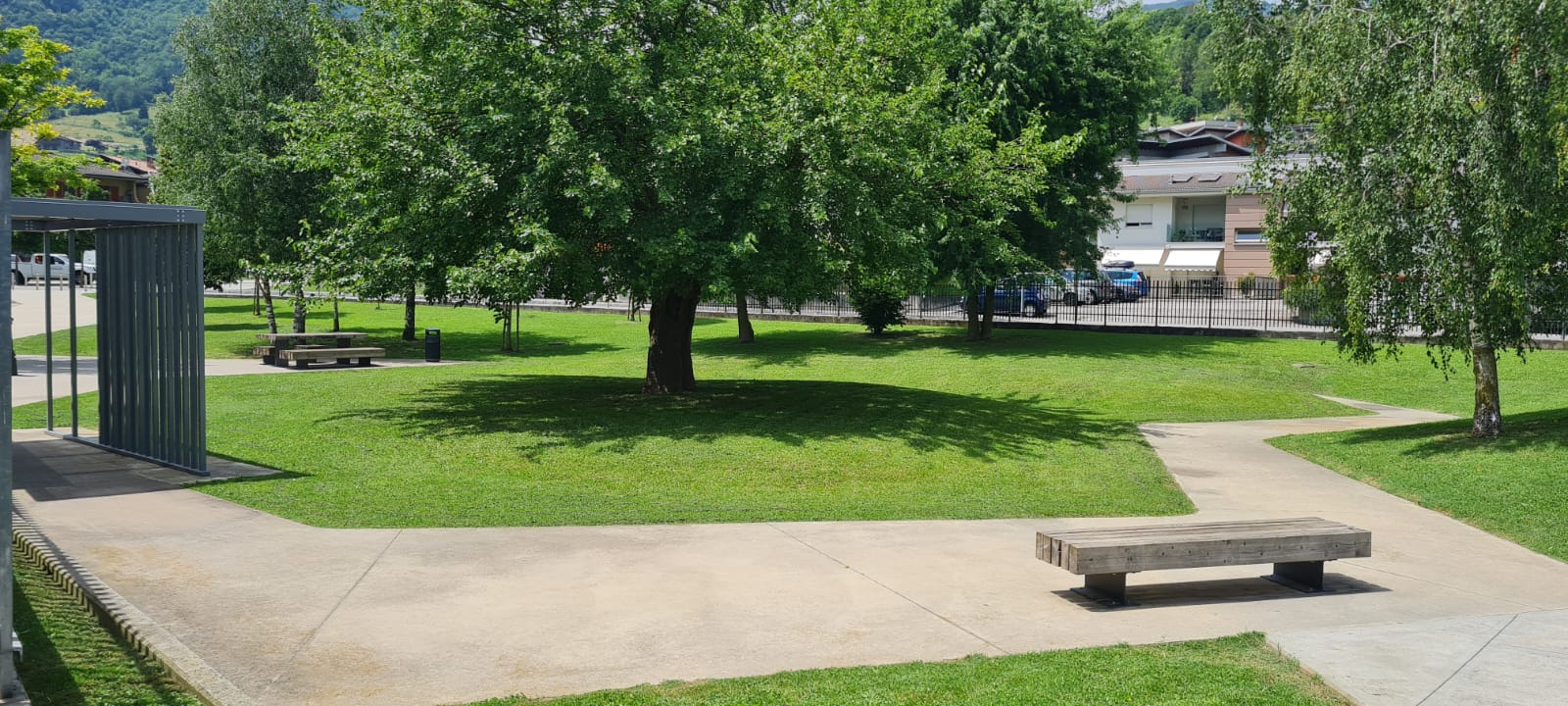 Il Parco si trova sul retro della Scuola secondaria di Casazza, all'inizio della Via Moroni.